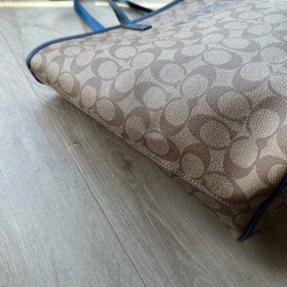Coach Signature Tote Bag in Beige & Blue - Picture 5 of 16